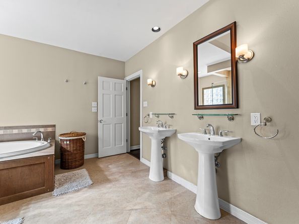 717 Sue Barnett Drive, Houston TX 77018