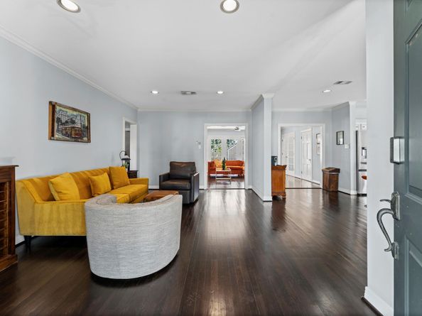 717 Sue Barnett Drive, Houston TX 77018