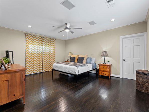 717 Sue Barnett Drive, Houston TX 77018