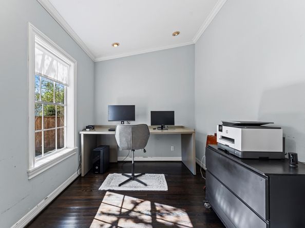 717 Sue Barnett Drive, Houston TX 77018