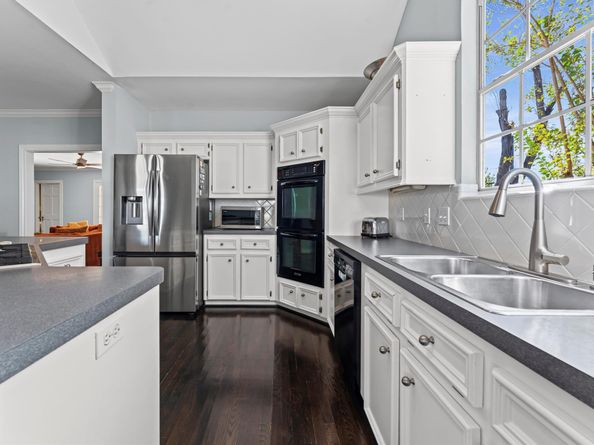 717 Sue Barnett Drive, Houston TX 77018