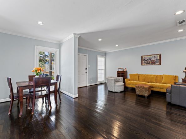 717 Sue Barnett Drive, Houston TX 77018