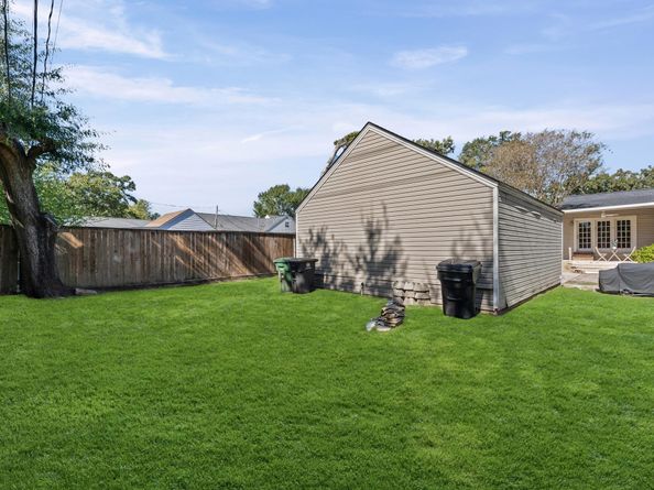 717 Sue Barnett Drive, Houston TX 77018