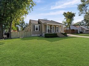 717 Sue Barnett Drive, Houston TX 77018