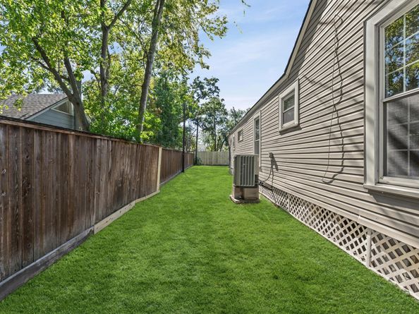 717 Sue Barnett Drive, Houston TX 77018