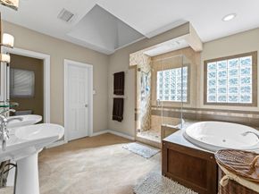 717 Sue Barnett Drive, Houston TX 77018