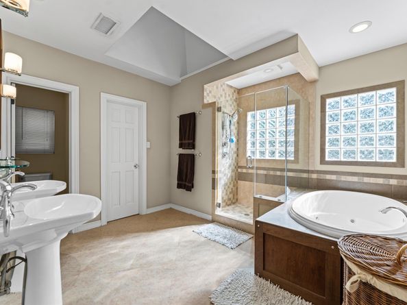 717 Sue Barnett Drive, Houston TX 77018