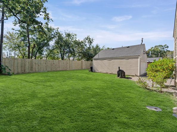 717 Sue Barnett Drive, Houston TX 77018