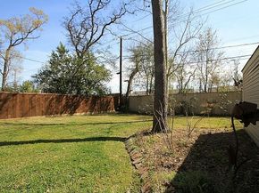 717 Sue Barnett Drive, Houston TX 77018