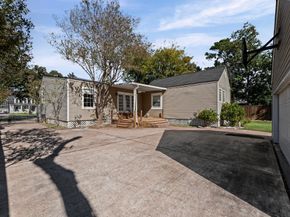 717 Sue Barnett Drive, Houston TX 77018