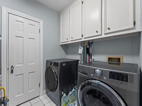 717 Sue Barnett Drive, Houston TX 77018