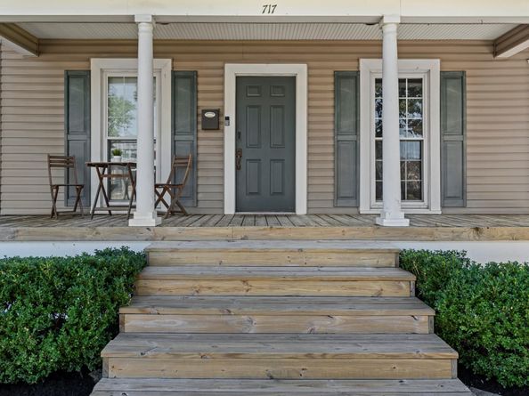 717 Sue Barnett Drive, Houston TX 77018