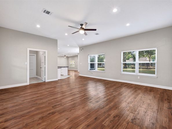 7045 Cayton Street, Houston TX 77061