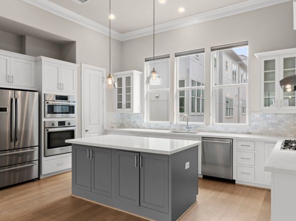 2710 Harvard Street, Houston TX 77008