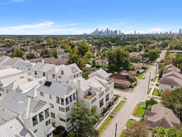 2710 Harvard Street, Houston TX 77008