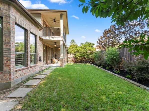 2 Knights Crossing Drive, The Woodlands TX 77382
