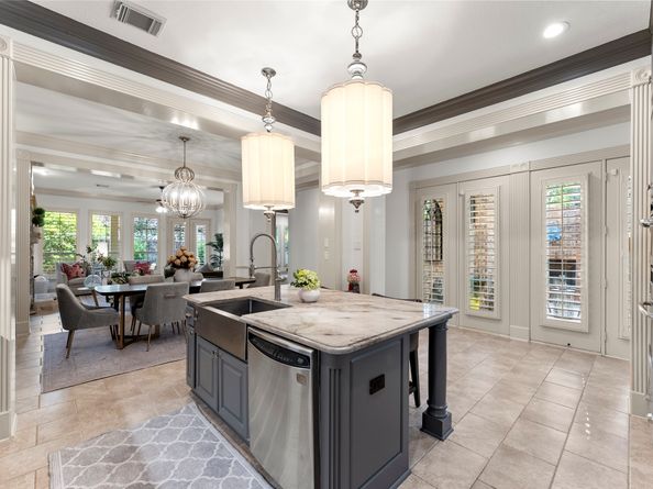 2 Knights Crossing Drive, The Woodlands TX 77382