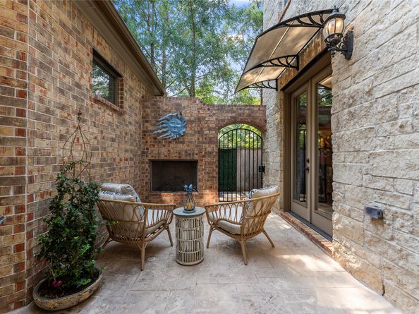 2 Knights Crossing Drive, The Woodlands TX 77382