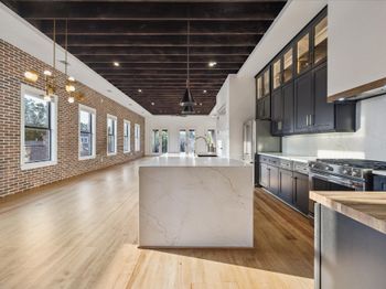 844 E 25th Street