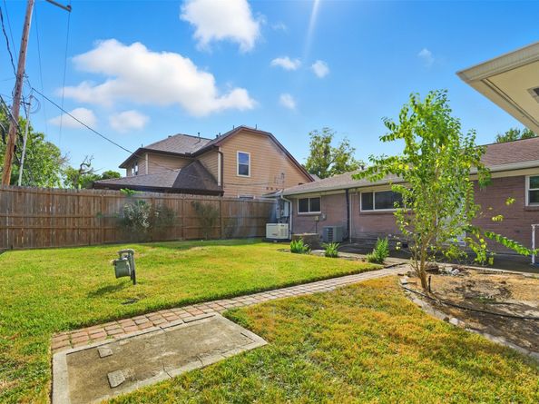 5622 W 43rd Street, Houston TX 77092