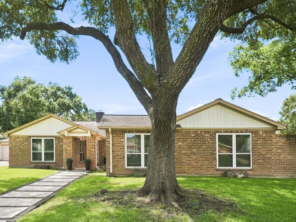 1135 Trowbridge Drive, Houston TX 77062