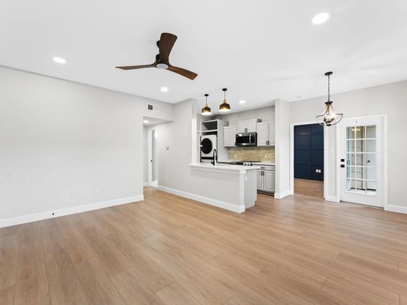 2626 Holly Hall Street 303, Houston TX 77054