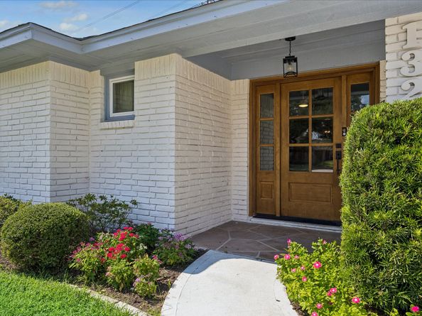 1327 Guese Road, Houston TX 77008