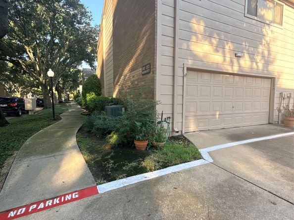 13902 Hollowgreen Drive 27, Houston TX 77082