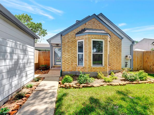 16707 Ashmoor Court, Houston TX 77058