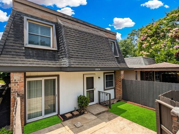 12027 Greenwood Forest Drive B, Houston TX 77066
