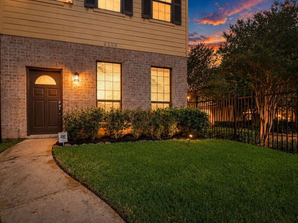 9120 Lakes At 610 Drive, Houston TX 77054