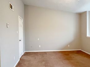 2125 Augusta Drive 21, Houston TX 77057