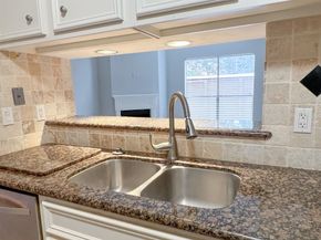 2125 Augusta Drive 21, Houston TX 77057