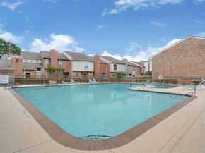5901 Woodway Place Ct, Houston TX 77057