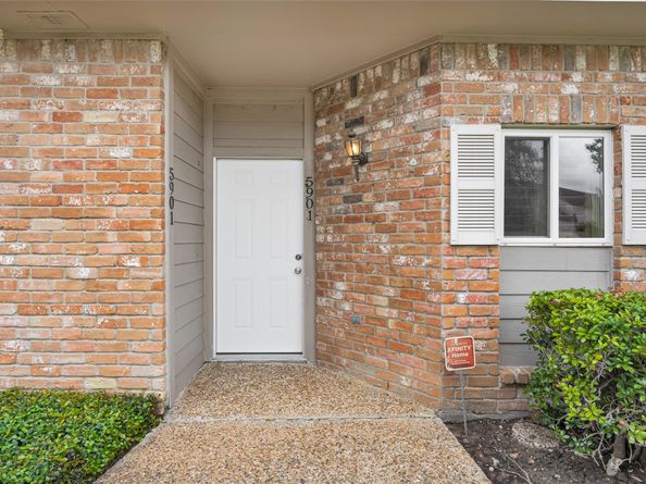 5901 Woodway Place Ct, Houston TX 77057