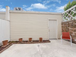 5901 Woodway Place Ct, Houston TX 77057