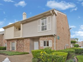 5901 Woodway Place Ct, Houston TX 77057