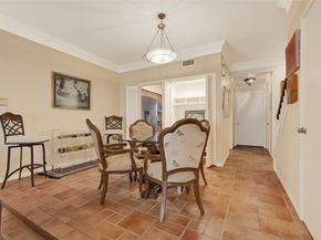 5901 Woodway Place Ct, Houston TX 77057
