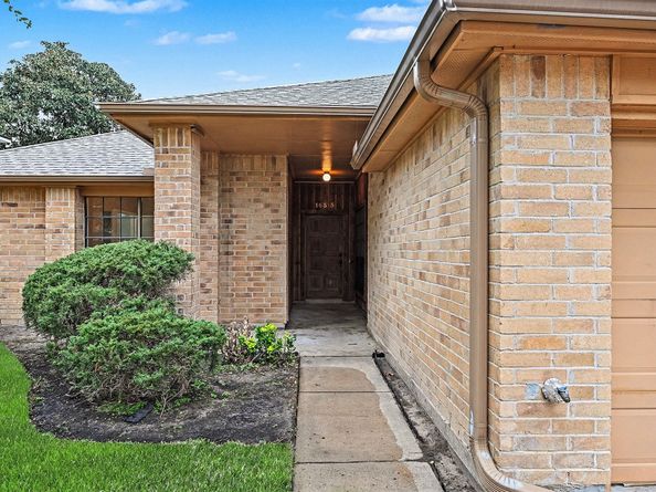 16315 Leamington Lane, Houston TX 77095