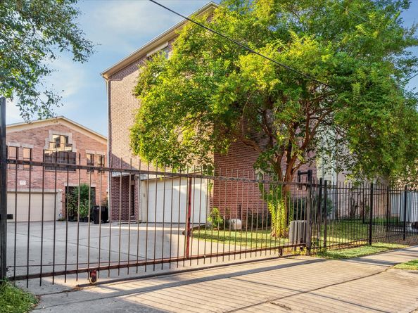 9710 Riddlewood Lane, Houston TX 77025