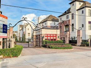 9682 Knight Road, Houston TX 77045