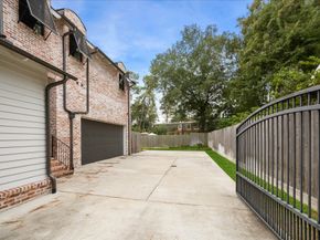 7 Hedwig Shadows Drive, Houston TX 77024
