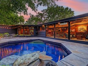 8 Tiel Way, Houston TX 77019