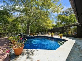 8 Tiel Way, Houston TX 77019