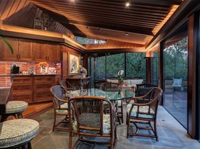 8 Tiel Way, Houston TX 77019
