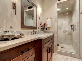 8 Tiel Way, Houston TX 77019