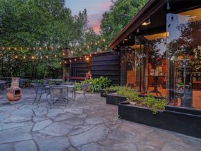 8 Tiel Way, Houston TX 77019