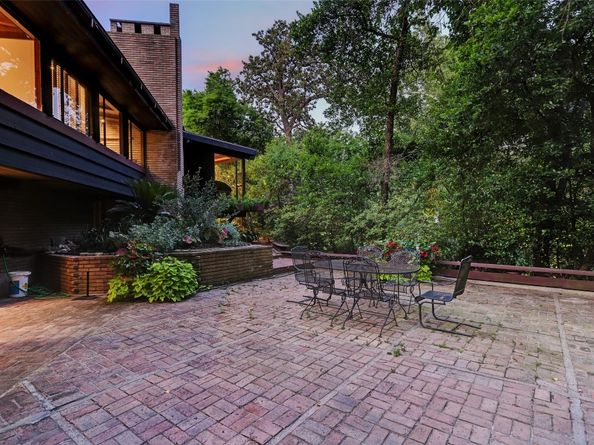 8 Tiel Way, Houston TX 77019