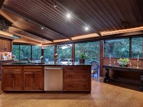 8 Tiel Way, Houston TX 77019