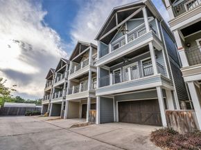 236 E Woodland Street, Houston TX 77009